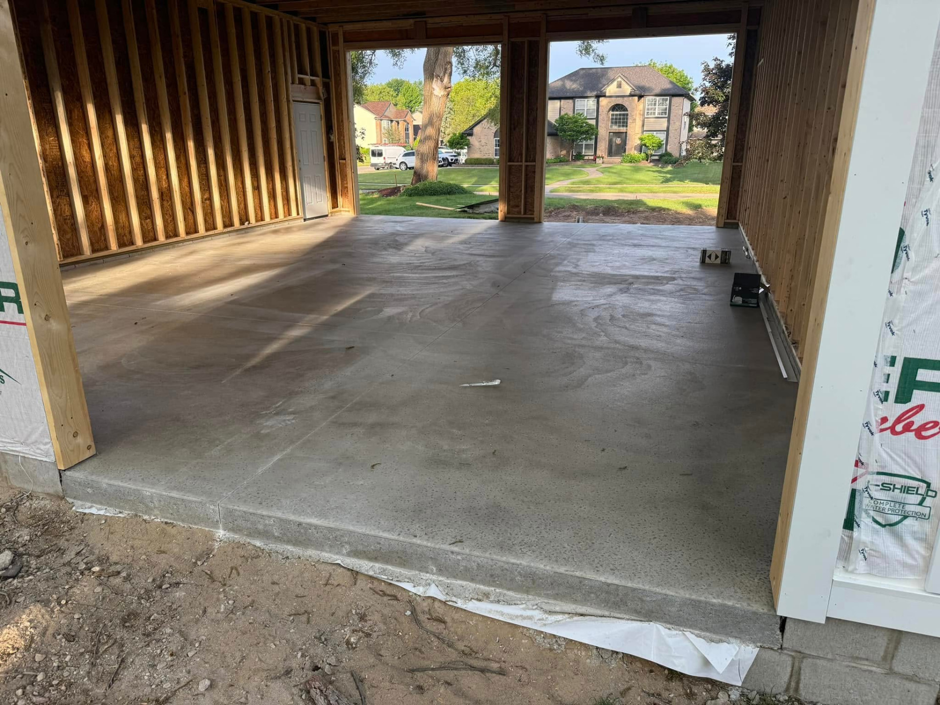 Finished concrete garage floor slab in a new-construction home by Marcucci Concrete Construction in Oakland County, Michigan