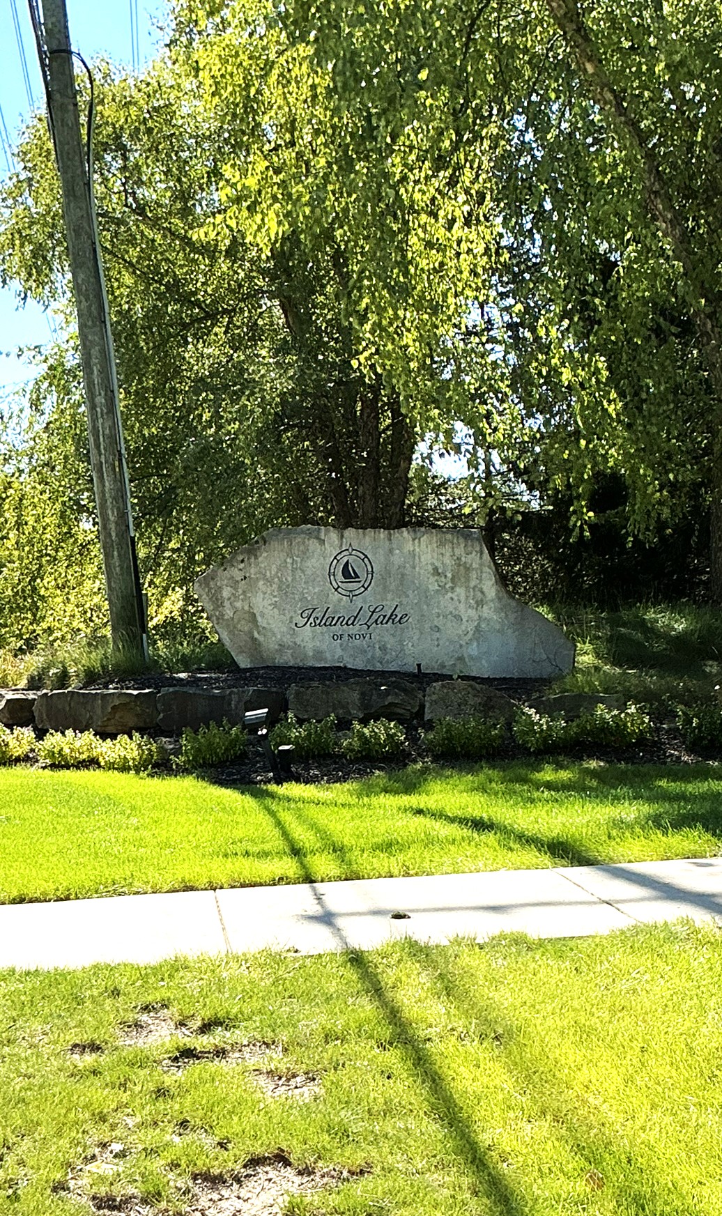 Island Lake of Novi stone entrance monument in Novi, Michigan